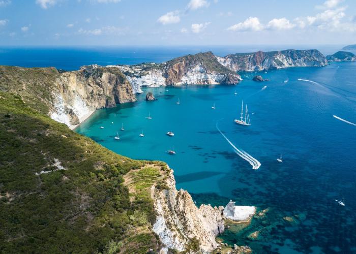 Tour Riviera di Ulisse, Isola di Ponza, Ninfa e Sermoneta